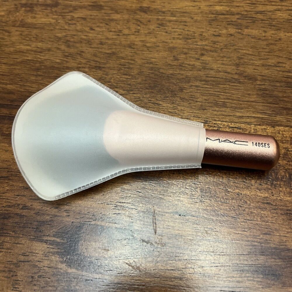 Mac Holiday Mini Fan Brush 140ses - New No Box